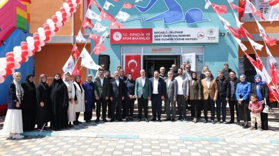 Dilovası'nda modernize edilen Tavşancıl Çocuk Oyun Evi, düzenlenen programla yeniden