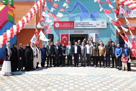 Dilovası'nda modernize edilen Tavşancıl Çocuk Oyun Evi, düzenlenen programla yeniden