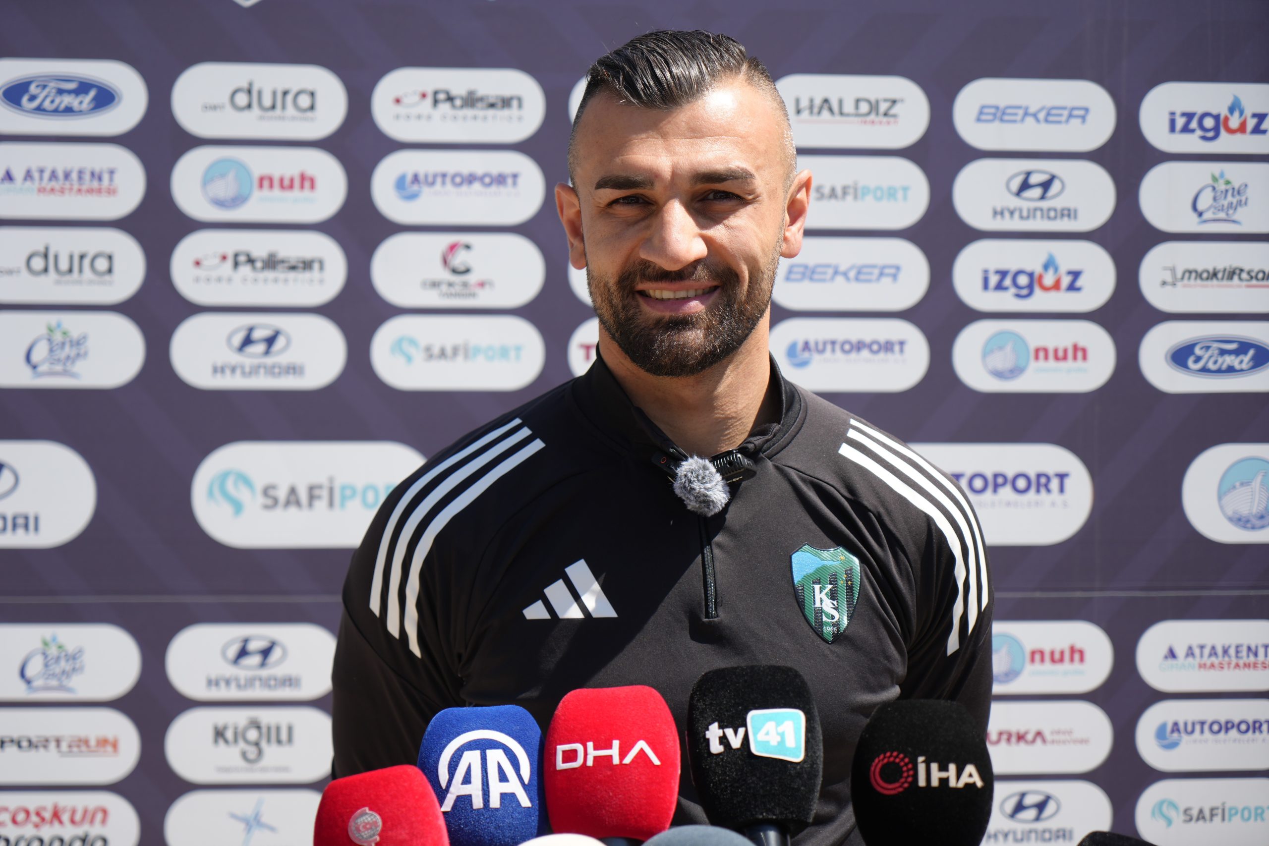 Trendyol Süper Lig ekiplerinden Kocaelispor’un golcü ismi Serdar Dursun, Kasımpaşa