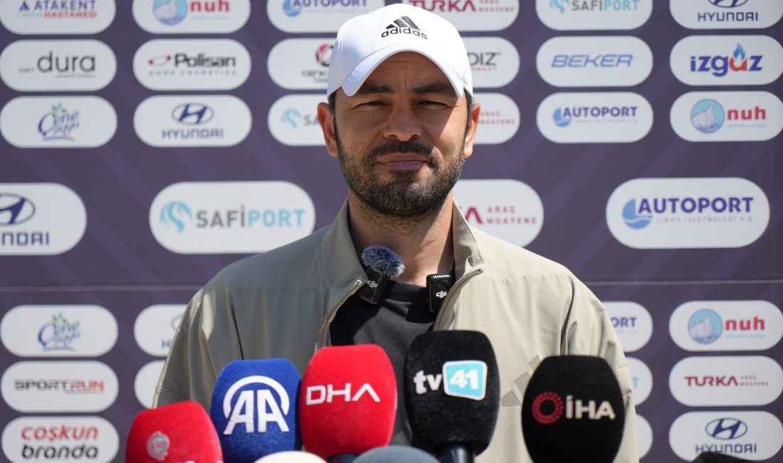 Trendyol Süper Lig'in 32. haftasına oyuncularını hazırlayan Kocaelispor Teknik Direktörü