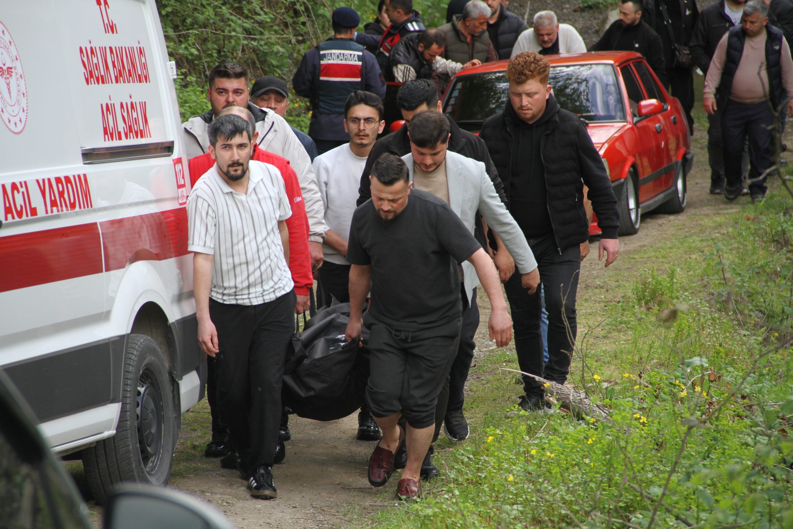 Samsun’un Çarşamba ilçesinde bulunan Kabaceviz Şelalesi’ne pikniğe giden iki kardeşin