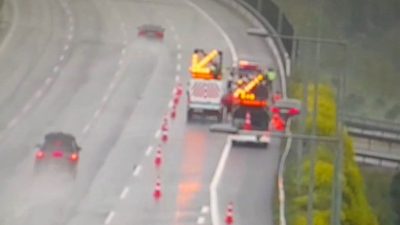 Kuzey Marmara Otoyolu'nun Sakarya geçişinde kontrolden çıkan otomobil, yolda meydana