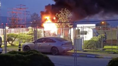 İzmit Sanayi Mahallesi’nde bir otelin önünde park halinde bulunan karavanda