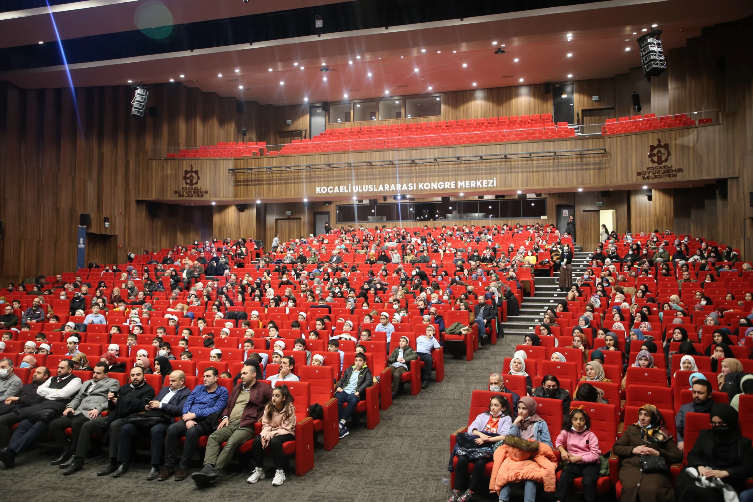 Kocaeli Büyükşehir Belediyesi’nin Nisan ayı meclis toplantısı, İzmit’in ticaret hacmini