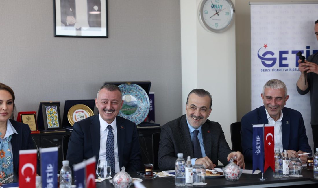 Kocaeli Büyükşehir Belediye Başkanı Tahir Büyükakın ve AK Parti Kocaeli