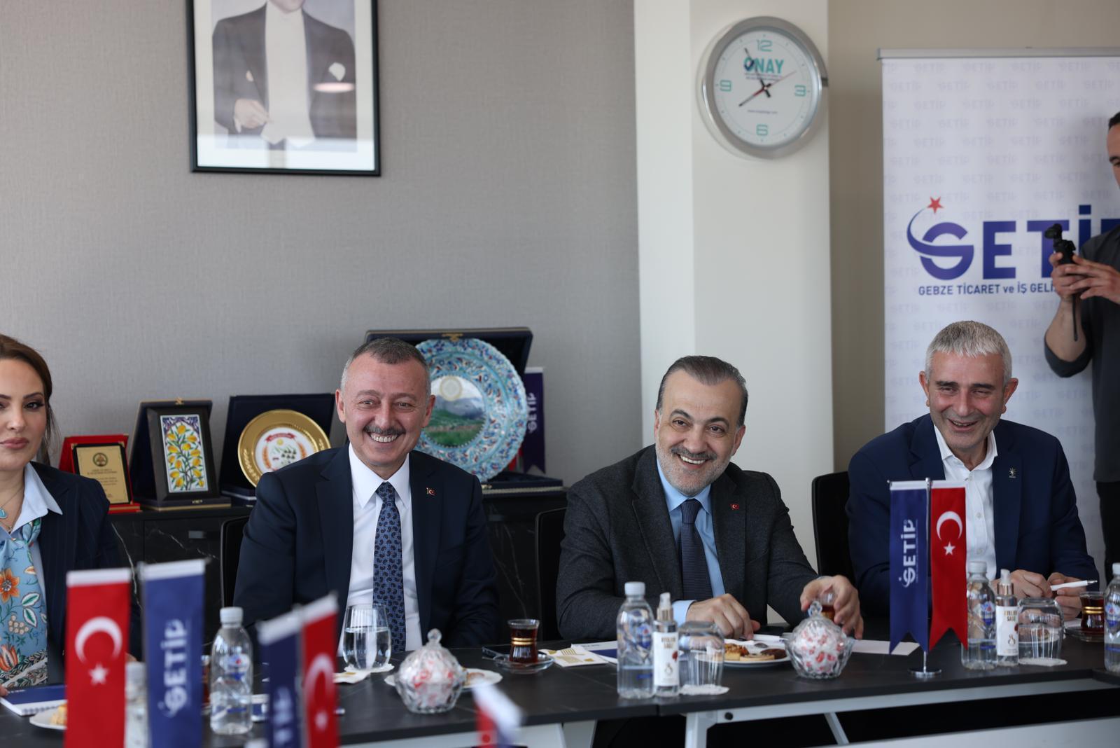 Kocaeli Büyükşehir Belediye Başkanı Tahir Büyükakın ve AK Parti Kocaeli