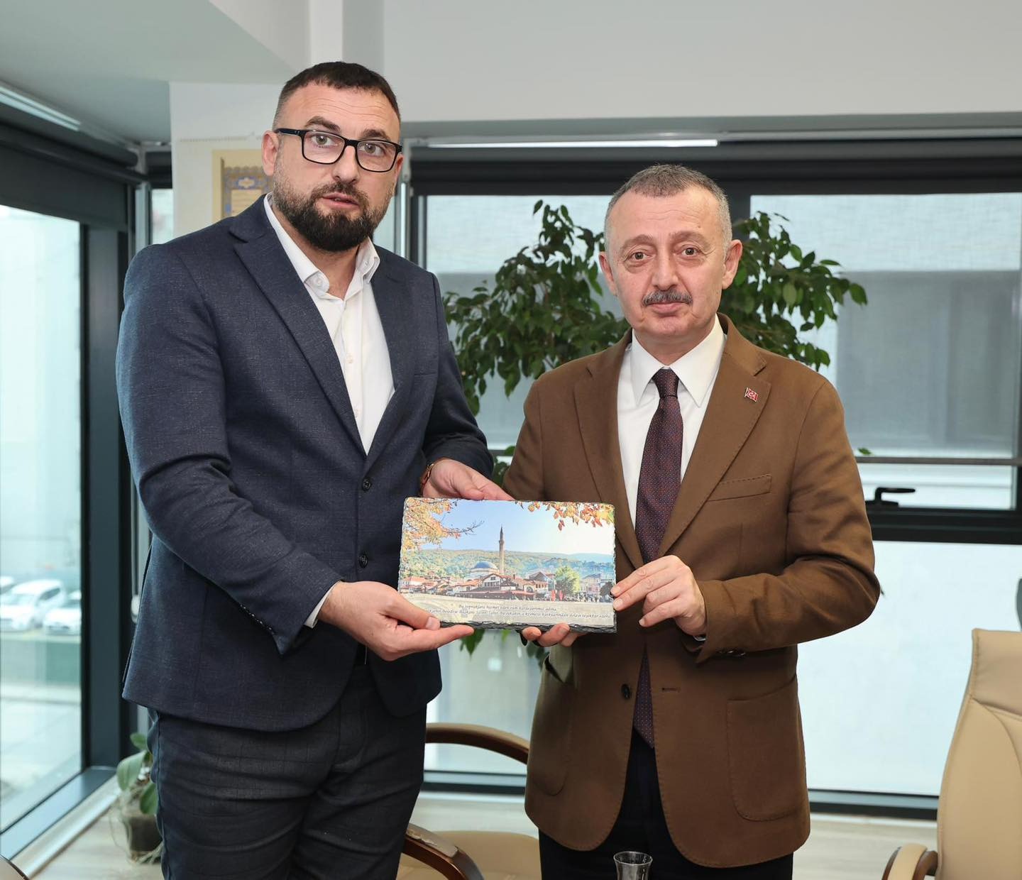 Kocaeli Büyükşehir Belediye Başkanı Tahir Büyükakın, Ramazan ayında bir araya