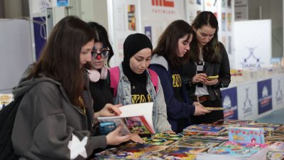 Darıca Belediyesi tarafından geleneksel olarak düzenlenen 5. Darıca Kitap Fuarı