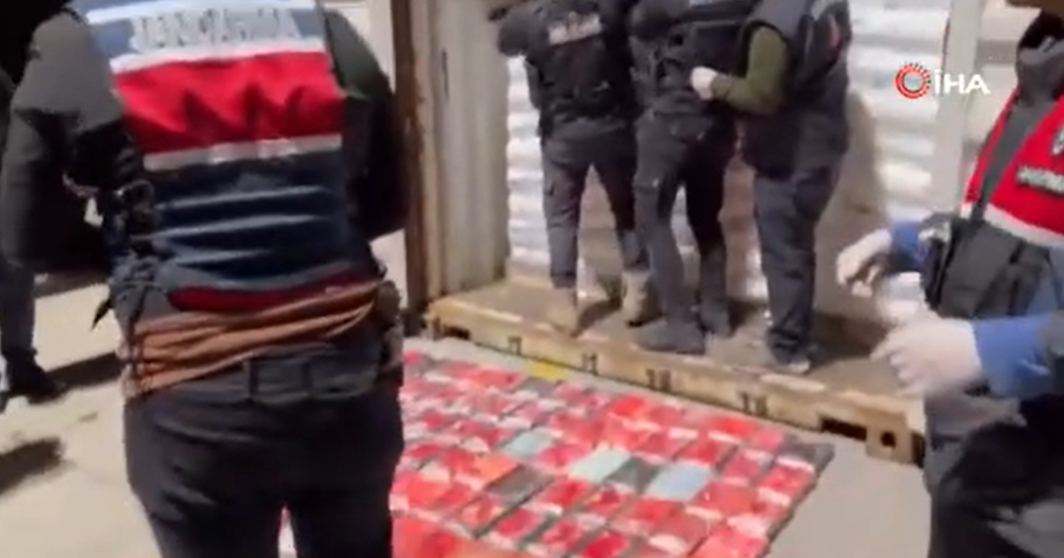 İstanbul MİT Bölge Başkanlığı ve Jandarma birimlerinin koordineli çalışmasıyla, Panama