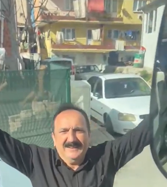 Kocaeli’de trafikte yaşanan bir tartışma, akıllara durgunluk veren bir yöntemle