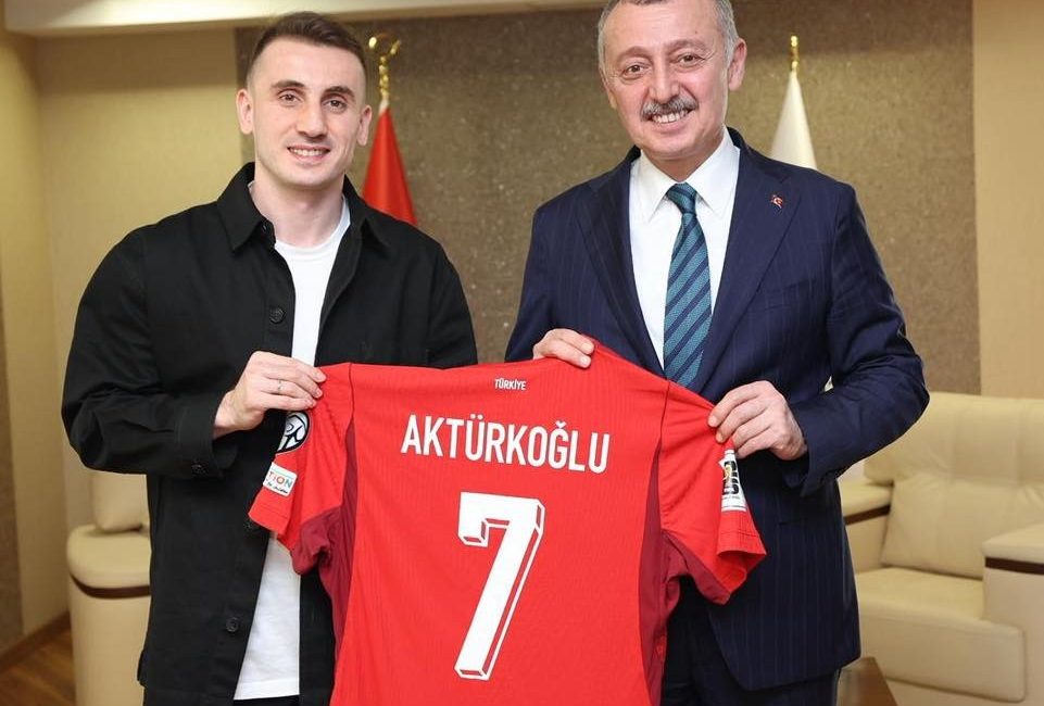 Kocaeli Büyükşehir Belediye Başkanı Tahir Büyükakın; Türkiye A Milli Futbol