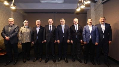 AK Parti Kocaeli İl Başkanı Şahin Talus, milletvekilleri ve Büyükşehir