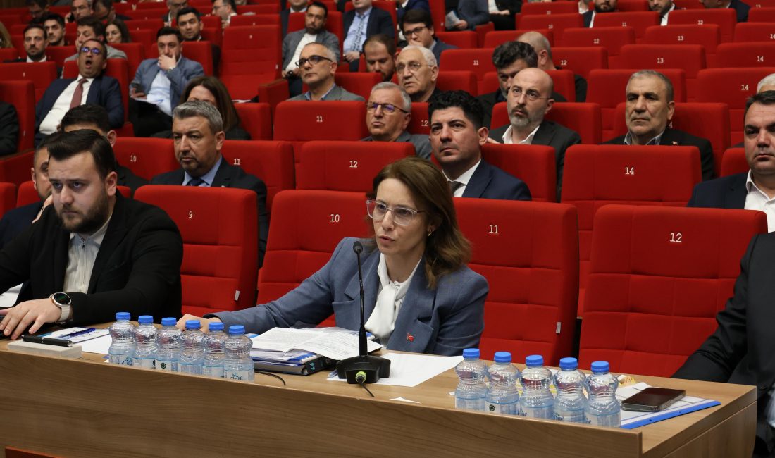 Kocaeli Büyükşehir Belediye Meclisi’nde komisyon üyeliklerine ilişkin gündem maddeleri görüşüldü.