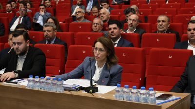 Kocaeli Büyükşehir Belediye Meclisi’nde komisyon üyeliklerine ilişkin gündem maddeleri görüşüldü.