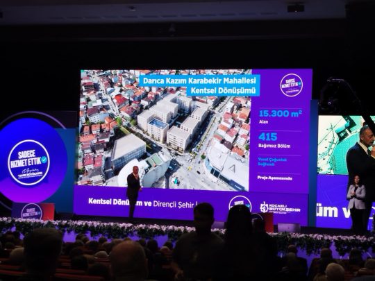 Kocaeli Büyükşehir Belediye Başkanı Tahir Büyükakın, “Sadece Hizmet Ettik” toplantısında