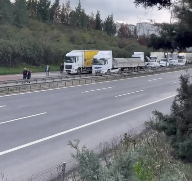 Son dakika haberi... TEM Otoyolu Gültepe mevkiinde meydana gelen kazada,