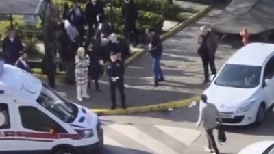 Kocaeli’nin Körfez ilçesinde bir okul önünde öğrenciler arasında çıkan tartışma