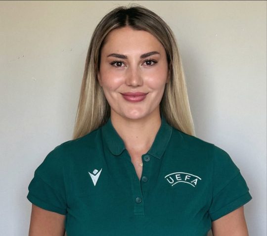 Kocaeli hakemliğinin önemli isimlerinden FIFA kokartlı yardımcı hakem Arzu Görgün,