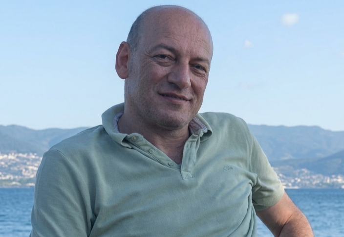 İzmit’in sevilen simalarından, Kocaeli Büyükşehir Belediyesi emeklisi Yasin Gümüş, uzun