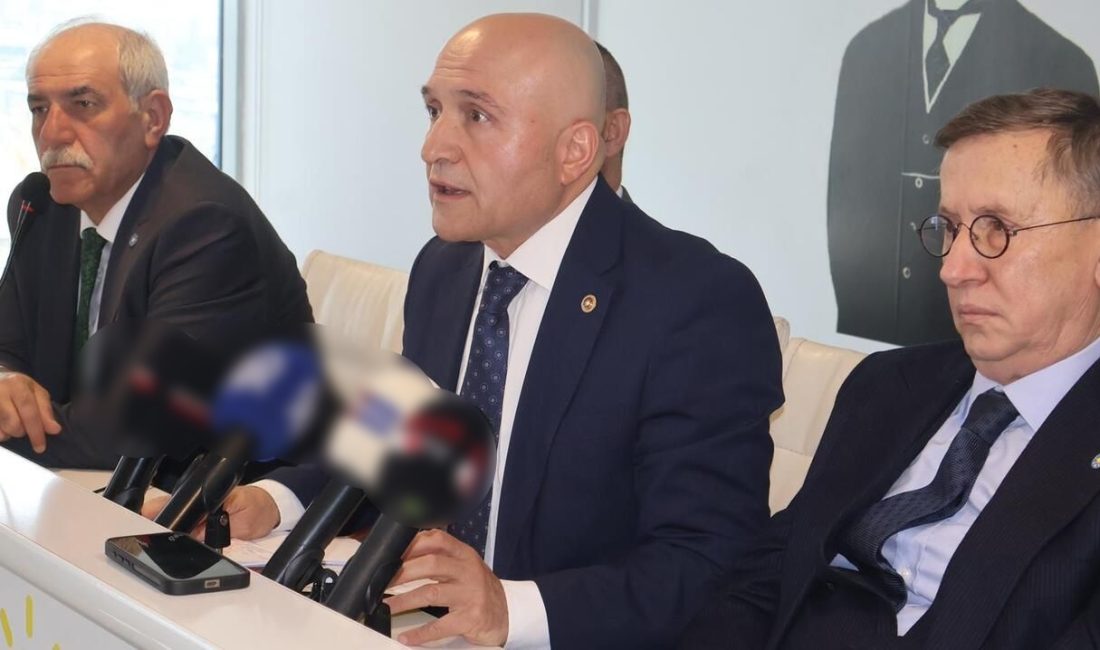 İYİ Parti Genel Başkan Yardımcısı Erhan Usta, Kocaeli’de düzenlediği basın