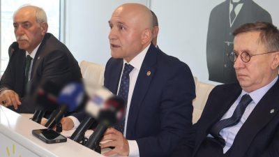 İYİ Parti Genel Başkan Yardımcısı Erhan Usta, Kocaeli’de düzenlediği basın