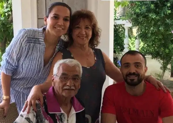 Türk pop müziğinin usta isimlerinden Demet Akalın, ailesinden gelen vefat