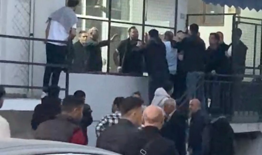 Bursa’da iki grup arasında çıkan tekmeli sopalı kavga cep telefonu