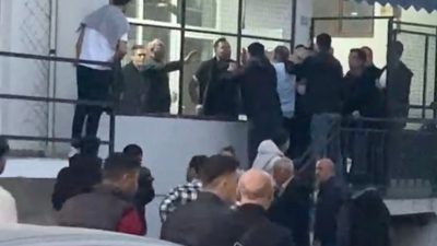 Bursa’da iki grup arasında çıkan tekmeli sopalı kavga cep telefonu