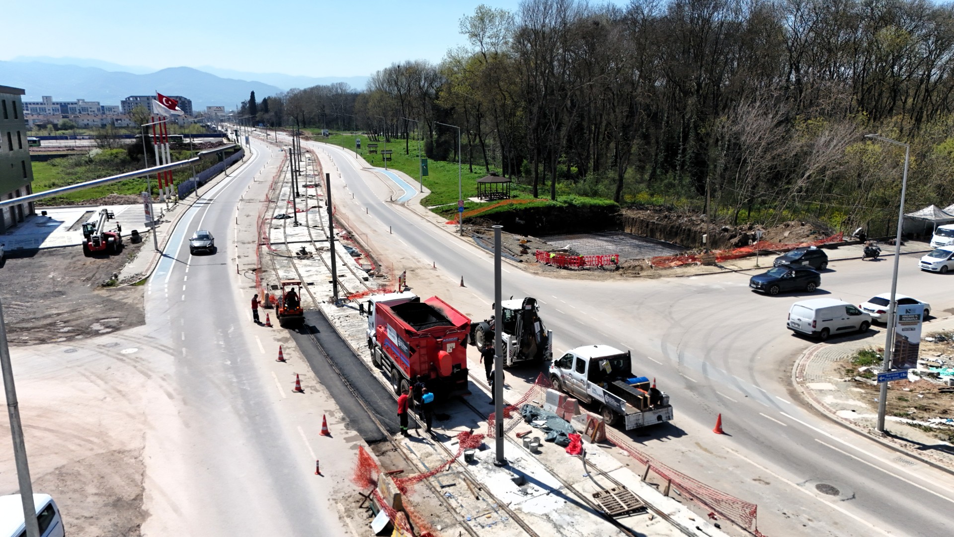 Kocaeli Büyükşehir Belediyesi tarafından yürütülen Kartepe Tramvay Hattı projesinde inşaat