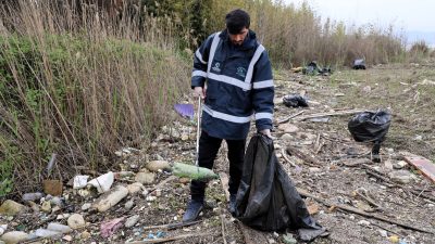 Kocaeli Büyükşehir Belediyesi’nin Mavi Takım ekipleri, sürdürülebilir çevre hedefi doğrultusunda