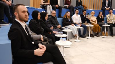 Kocaeli Büyükşehir Belediyesi’nin farklı temalarda düzenlediği “Milli İrade Sohbetleri”, gençleri