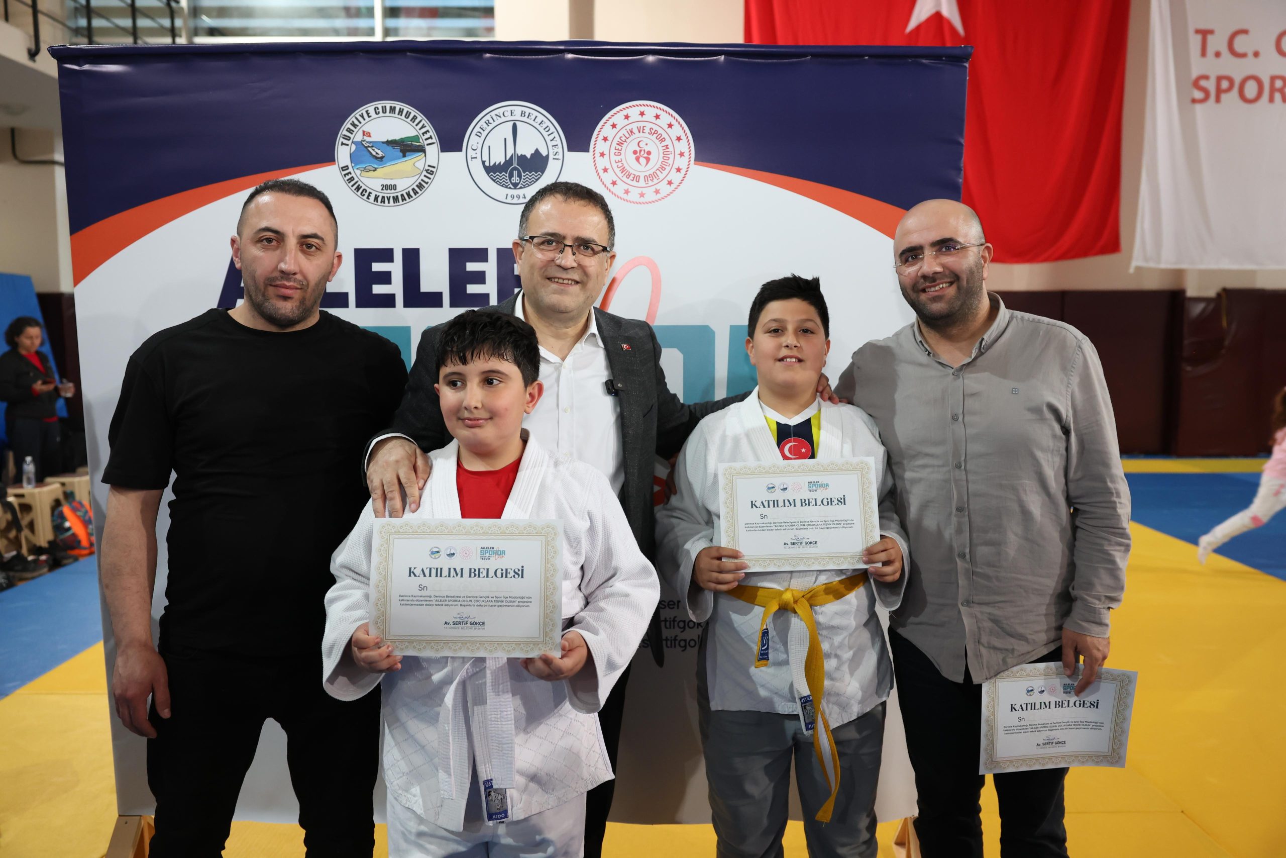 Derince Belediyesi’nin çocukları spora yönlendirmek ve aile bağlarını güçlendirmek amacıyla