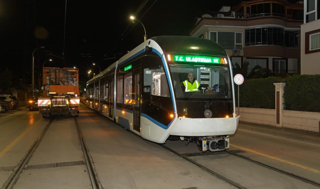 Kocaeli Büyükşehir Belediyesi, raylı sistem ağını her geçen gün güçlendirmeye