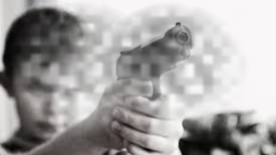 Kocaeli’nin Kandıra ilçesinde, sosyal medya üzerinden ellerinde silahlarla paylaştıkları video