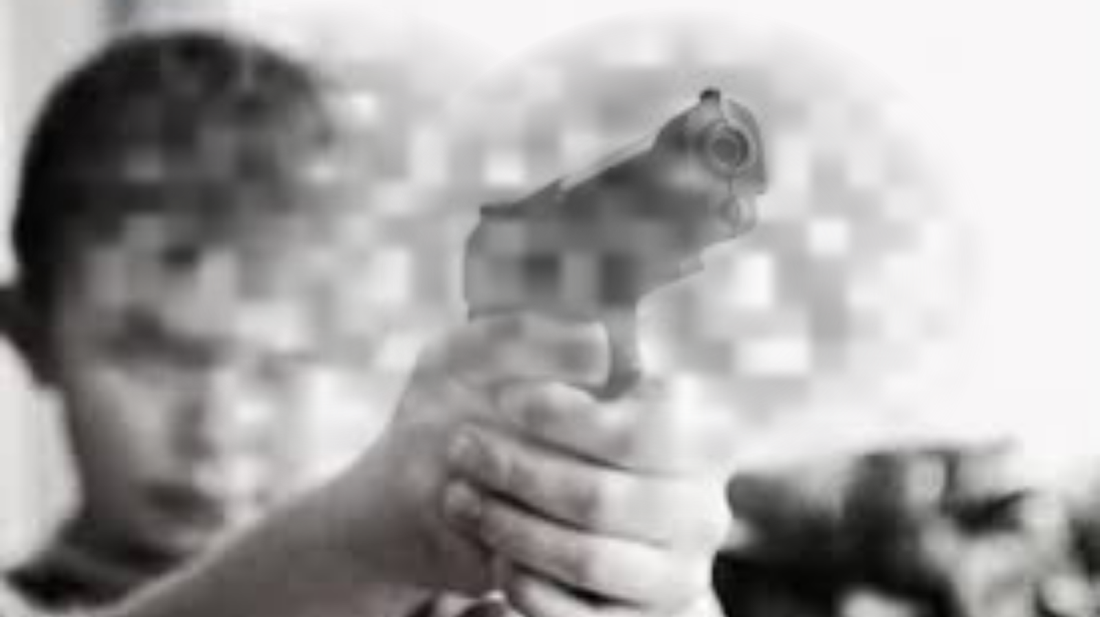 Kocaeli’nin Kandıra ilçesinde, sosyal medya üzerinden ellerinde silahlarla paylaştıkları video