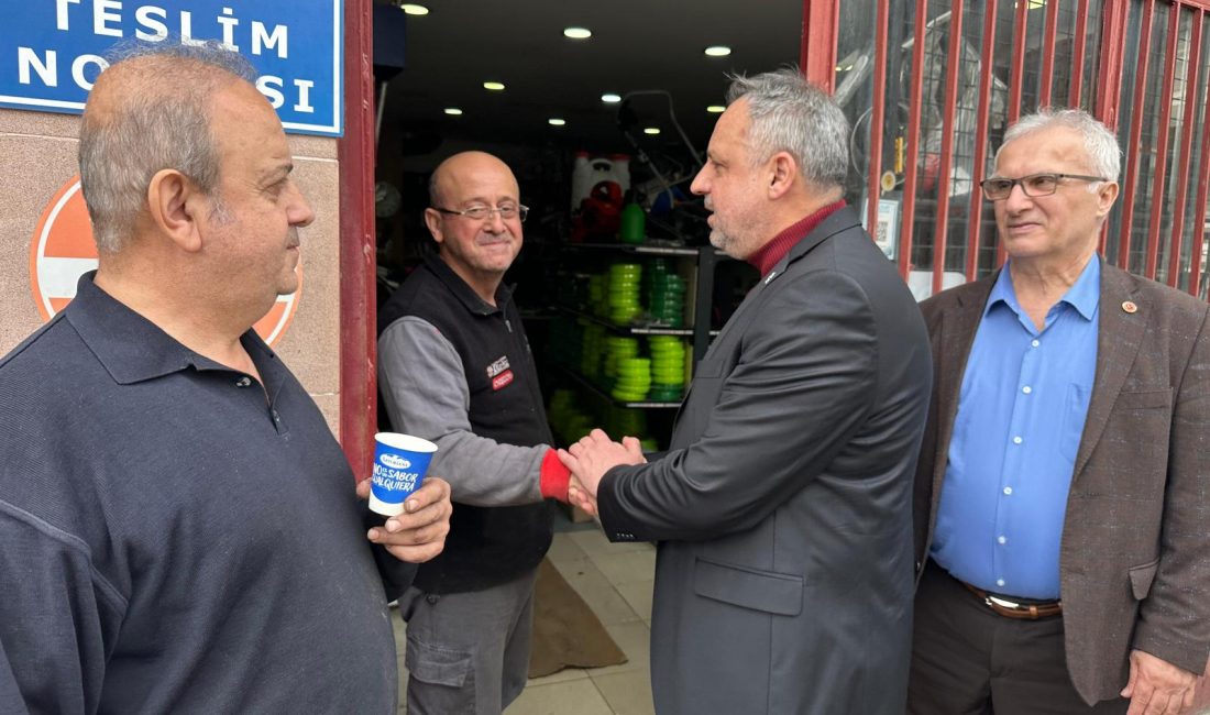 AK Parti İzmit İlçe Başkanı Halil Güngör Dokuzlar, ilçe yöneticileri