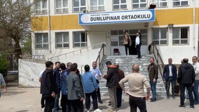 Şanlıurfa’nın Siverek ilçesinde, bir ortaokulda hareketli dakikalar yaşandı. Okula gelerek