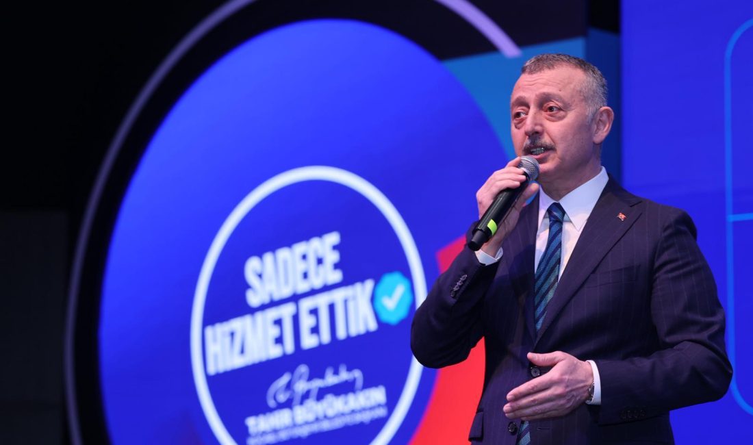 Kocaeli Büyükşehir Belediye Başkanı Tahir Büyükakın, “Sadece Hizmet Ettik” toplantısında