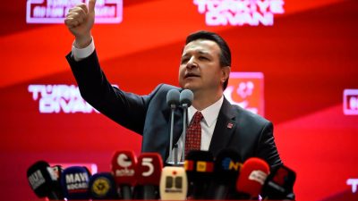 Türkiye’nin dört bir yanından gelen teşkilat mensuplarının katılımıyla gövde gösterisine