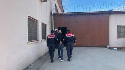 Kocaeli İl Jandarma Komutanlığı ekipleri, aranan şahıslara yönelik yürüttüğü titiz