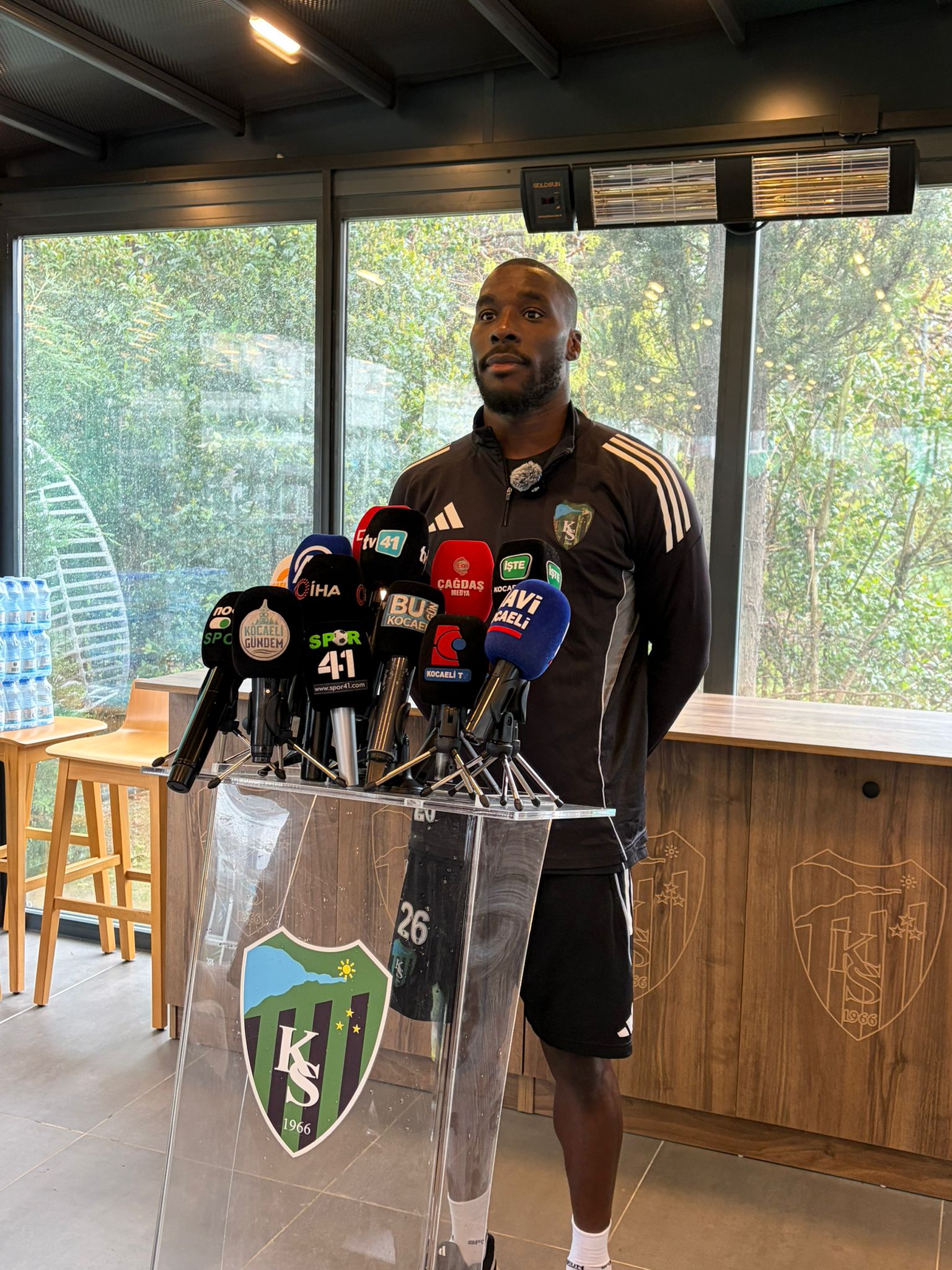 Kocaelispor’da Göztepe beraberliği sonrası açıklamalarda bulunan Massadio Haidara, yöneltilen sorulara