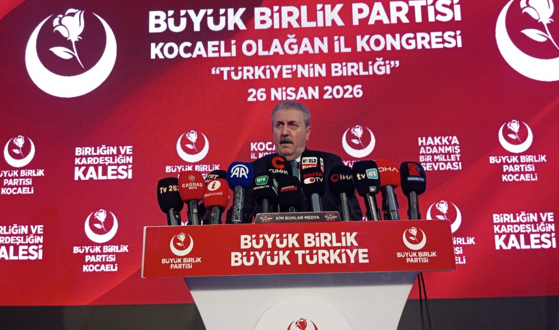 Büyük Birlik Partisi Genel Başkanı Mustafa Destici, Kocaeli Atatürk Spor