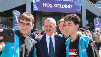 Kocaeli Büyükşehir Belediyesi tarafından düzenlenen dördüncü KODELİG’26 Ulusal Robot Yarışması,