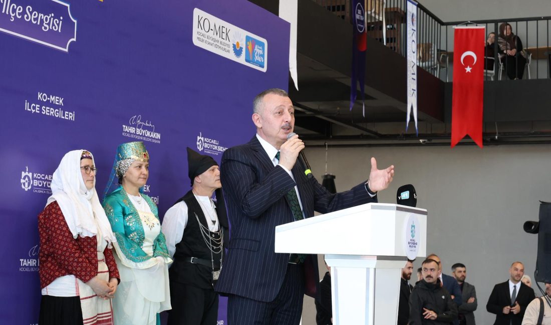 Kocaeli Büyükşehir Belediye Başkanı Tahir Büyükakın, KO-MEK İlçe Sergileri’nin İzmit