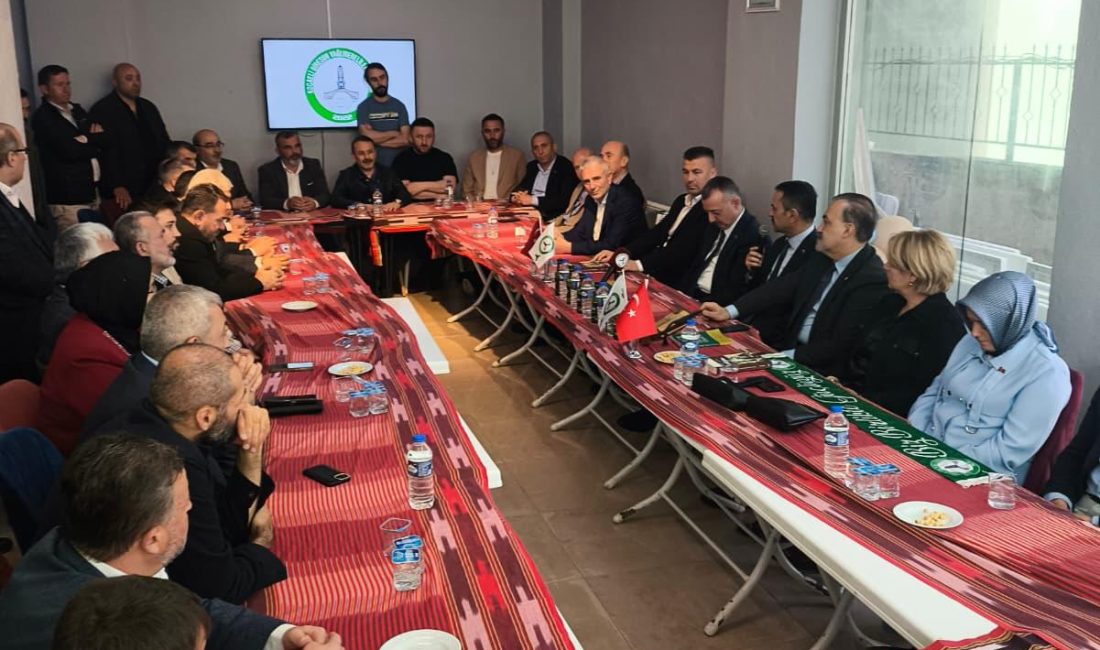 Kocaeli Valisi İlhami Aktaş ve Büyükşehir Belediye Başkanı Tahir Büyükakın,