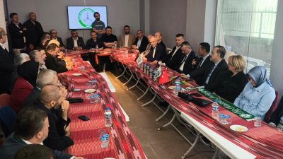 Kocaeli Valisi İlhami Aktaş ve Büyükşehir Belediye Başkanı Tahir Büyükakın,