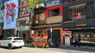 İzmit Cumhuriyet Caddesi’nde yaklaşık bir yıl önce Gelecek Partisi Lideri