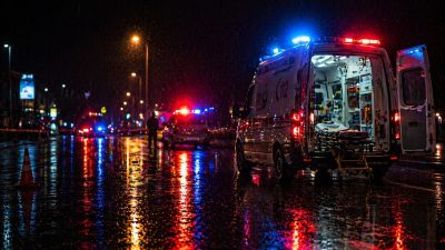İzmit 28 Haziran Mahallesi’nde üç aracın karıştığı zincirleme trafik kazası