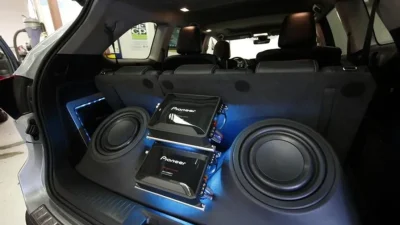 İçişleri Bakanı Mustafa Çiftçi, araç sahiplerinin ve modifiye tutkunlarının merakla