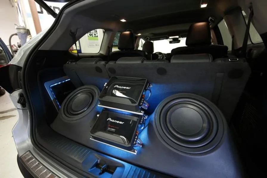 İçişleri Bakanı Mustafa Çiftçi, araç sahiplerinin ve modifiye tutkunlarının merakla